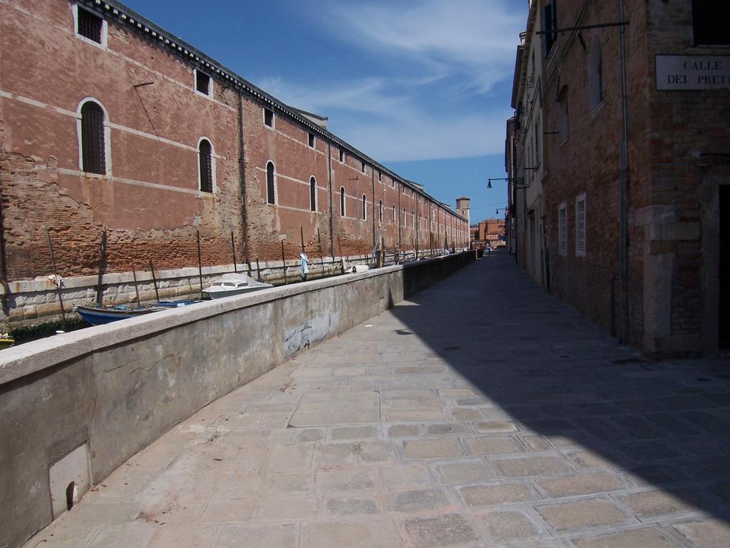 Biennale Apartment Venice Bilik gambar